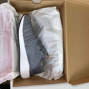 New Balance Men Gray Shoes Size 11
